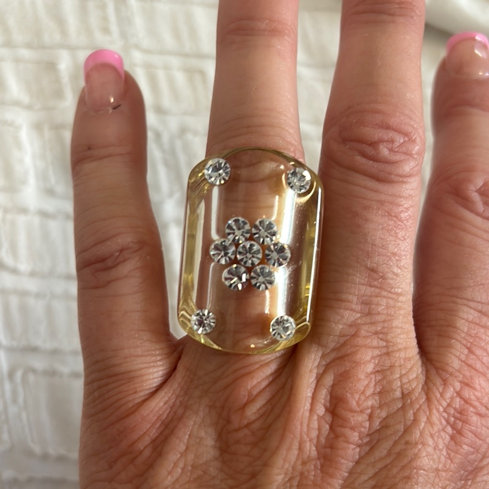 Unique clear ring with rhinestone detail - y2K